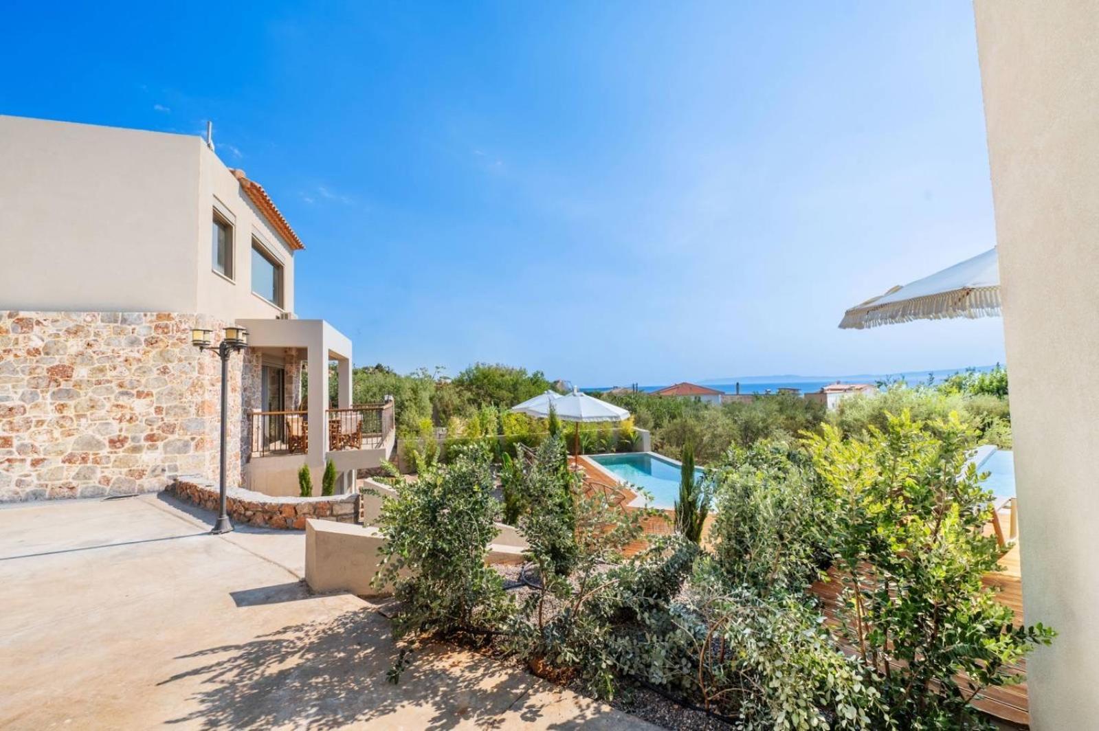 Petradi Suites Kalamata Ngoại thất bức ảnh